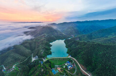 晓雾漫青山  朝晖映碧潭