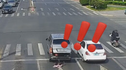女童意外从后备箱摔下 后车辅警将其抱起避免意外发生
