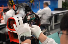 新“机器人”辈出 百余支机器人队伍半马一决高下