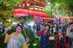 一袭华服映长安