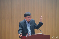 下一个“叩响世界大门”的会是哪个病毒？张文宏在上纽大开讲：敲门声从没停过