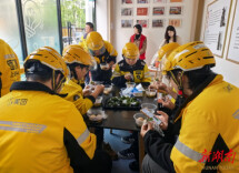 长沙阳河社区：上巳佳节送温暖 工会驿站显温情
