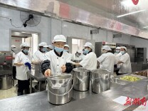 湘乡市：“妈妈食堂”用母爱守护“校园餐”，打造家校共育新样本