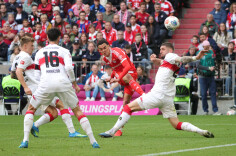 拜仁提前四轮卫冕德甲 向“六冠王”迈进