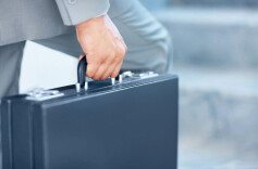 将涉密文件带回家遭“好友”偷拍传至境外 国安机关披露多起失泄密案件