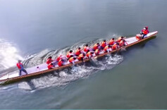 4月25日，来鼎城阳明湖观龙舟赛