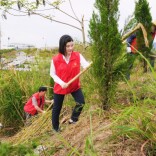 隆回向家村开展义务植树活动