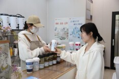 花垣税务：税收知识装满杯 “税宣奶茶”更有料