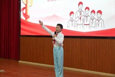 洞口县校园演讲决赛燃情开讲，55名青少年用深情讲述长征精神