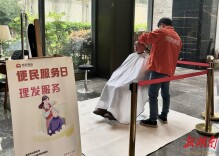 赶“暖心集” 聚“邻里情”：沙湾“微集市”撬动社区“大治理”