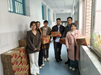 一颗脐橙牵出的助农接力——长沙环保职院暖心帮扶困难学生纪实