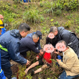 “别怕，我们来了！”警民“空地联动”上演雨夜营救……