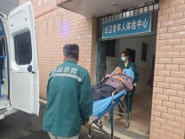 道县清塘镇卫生院体检中心上演“生死时速” 