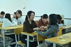 “背后的礼物”传递温暖——长沙民政职院民社学院开展特色心理团辅活动