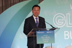 驻美大使谢锋：中国电动汽车不明白，中国起重机不知道，中国大蒜也没想到……