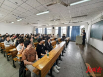 阳江核电培训部经理张占英为南华大学学生授课