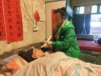 久病床前有孝媳——新邵谢启容用四年坚守诠释“善美”家风