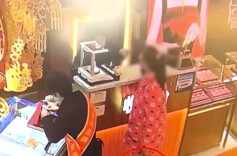 女子买12万元黄金首饰，店员发觉不对劲，立即报警！