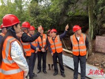 交通运输部帮扶组及省市交通、公路部门联合调研冷水江G354线灾害防治工程