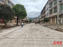 祁东县：“不用卷起裤脚过马路了”