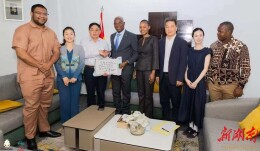 “这袋米是中国与几内亚合作的完美象征” 几内亚有望成非洲最大杂交稻种植基地
