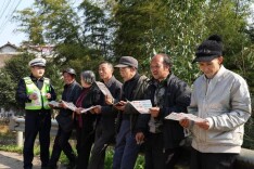 隆回公安交管春季交通安全“家访”走村入户