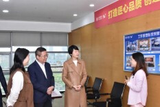 罗琼在湖南通信运营企业调研