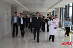 市人大调研组来娄底市中心医院调研《湖南省促进学生心理健康条例》贯彻实施情况