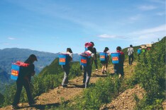 这里的图书馆，装进背篼就会跑