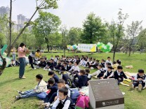 以春风为序，与阅读同行——衡东县育星幼儿园举办第三届阅读节草坪故事会