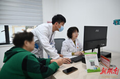 专家下沉坐诊 湘潭市二医院老年共病联合门诊开进社区卫生服务中心