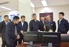 严华在市区调研高层建筑消防安全、城市管理进社区等工作