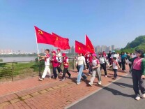 何家坳小学开展2026年党团带队湘江行徒步活动
