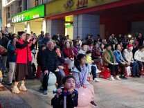 情暖夕阳映青园 乐享“五一”颂华年