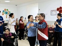 青春暖夕阳，火把山社区携手雅礼书院中学开展慰问志愿活动