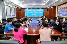 张家界中院举办家庭助廉座谈会，凝聚“家力量”