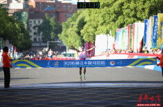 1.5万名跑者逐梦湘江岸 2026湘江半程马拉松鸣枪开赛