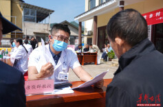 湘雅基础医学院师生赴乌石镇开展暖心义诊