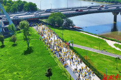 8000余人浏阳河畔开走！长沙走娃把春天走成“书香画卷”