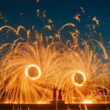 免费汉服、陶艺拉坯、打铁花、仙女散花……这个“五一”一江两岸超好玩！