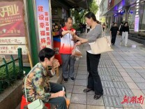 你在株洲火车站见过他吗？这间报刊亭，帮过无数人｜26℃