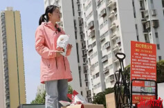湘潭大学19岁女孩街头卖枣救母：“多卖一包，妈妈就多一分希望”
