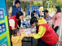 长沙新城社区：雨邻有约携手行 垃圾分类共守护
