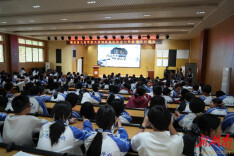  隆回县九龙学校举行七年级读书分享会