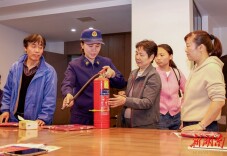 小区夜话 共护平安