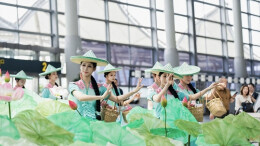 岳阳“洞庭渔女”闪现长沙机场