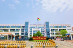 让妈妈掌勺校园食堂，湖南这所学校获新华社报道