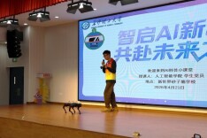 机器狗、智能小车进校园！长理AI科普团带小学生玩转科技