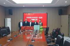 礼敬劳模颂匠心 情暖五一送关怀