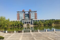 “学长学姐话成长”助力学子职业启航